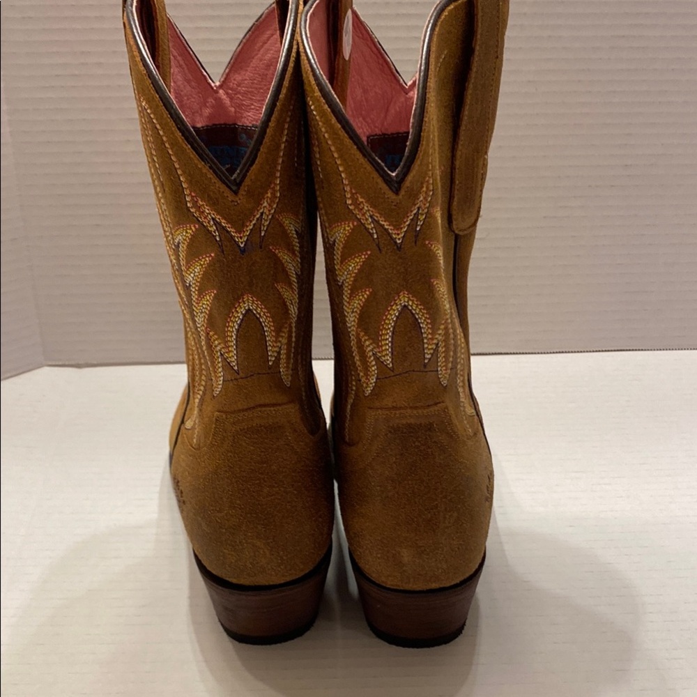 Brown Heeled Boots with Western Stitching and Pointed Toe - Picture 3 of 16